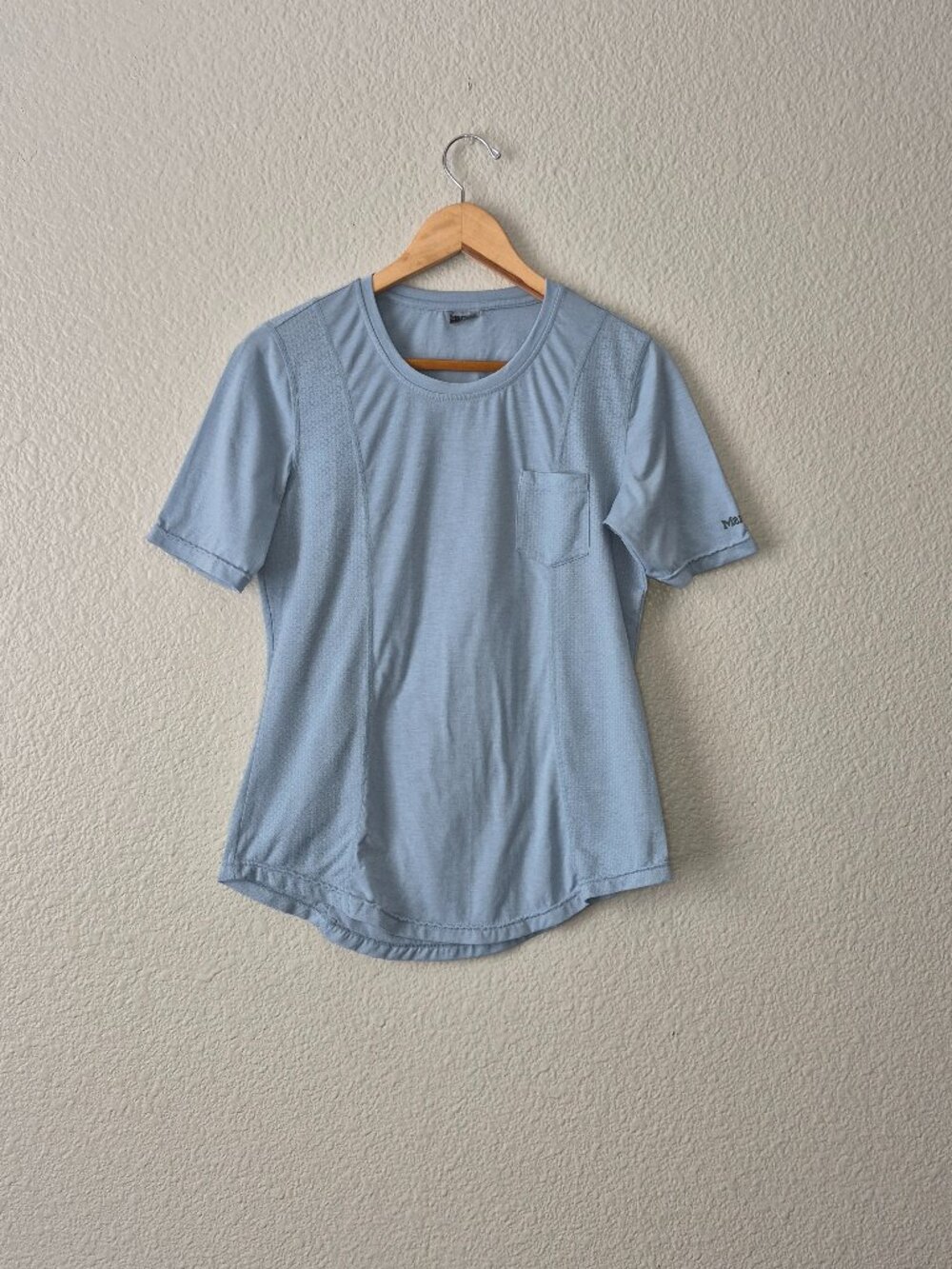 Marmot Women's Light Blue Performance Hiking Shirt Size Medium Pocket